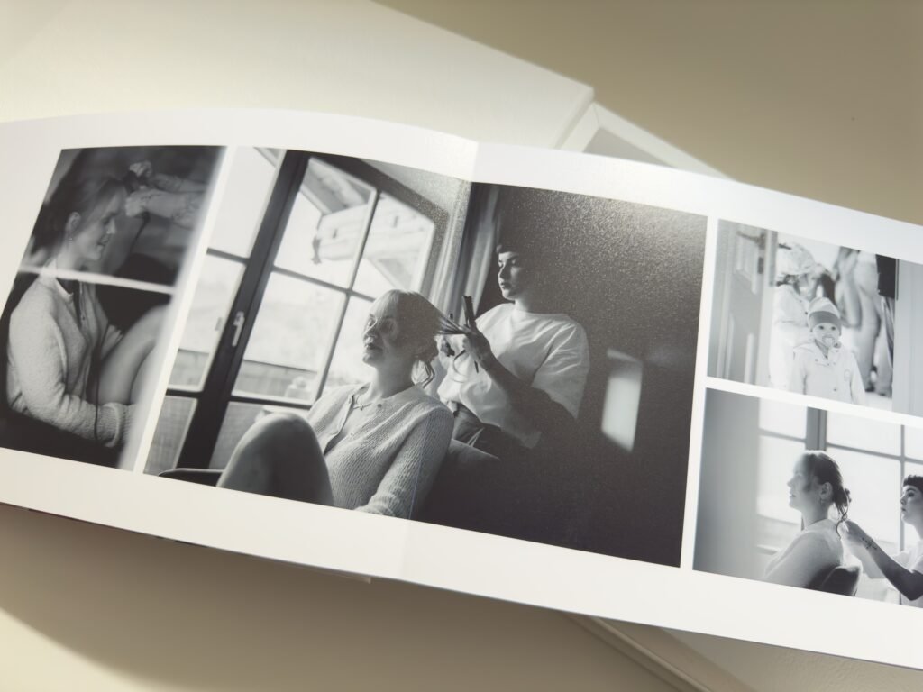 Innenseiten des Fotobuchs in Schwarz-Weiss