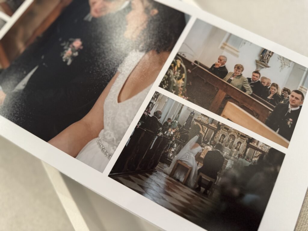 Doppelseite mit Kirchenfotos im Fotobuch