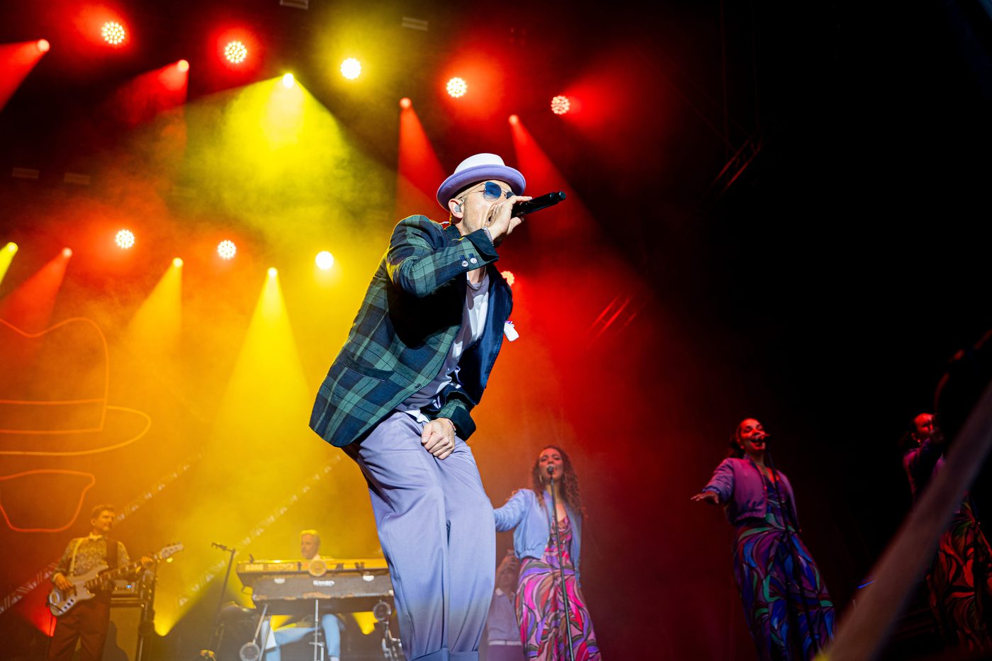 Jan Delay mit Band und Hut beim Sommerfestival Rosenheim 2026 Konzert