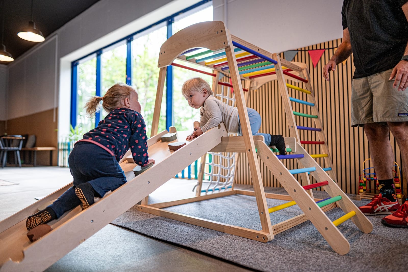 Bistrobereich und Kleinkinder-Ecke im Stuntwerk Trostberg